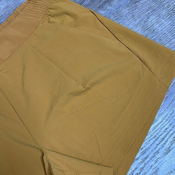 NEW Athleta Women’s Textured Brooklyn Short in Tuscan Gold Sz 10 - Picture 5 of 10